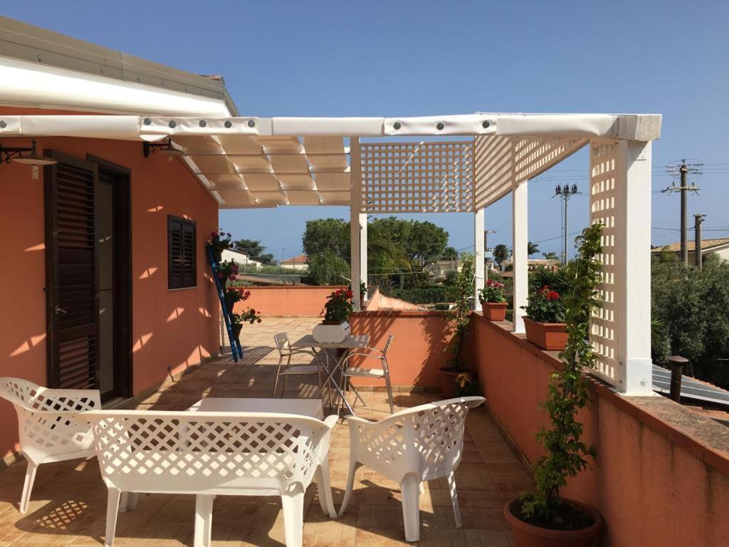 Homestay La Stanza Delle Muse In Con Piscina Fontane Bianche