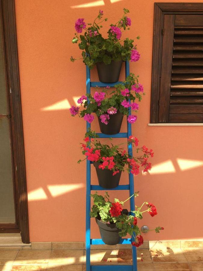 Homestay La Stanza Delle Muse In Con Piscina Fontane Bianche